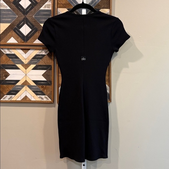 ALO Yoga Goddess Ribbed Short Sleeve Mini Dress in Black size XS EUC - Picture 5 of 7